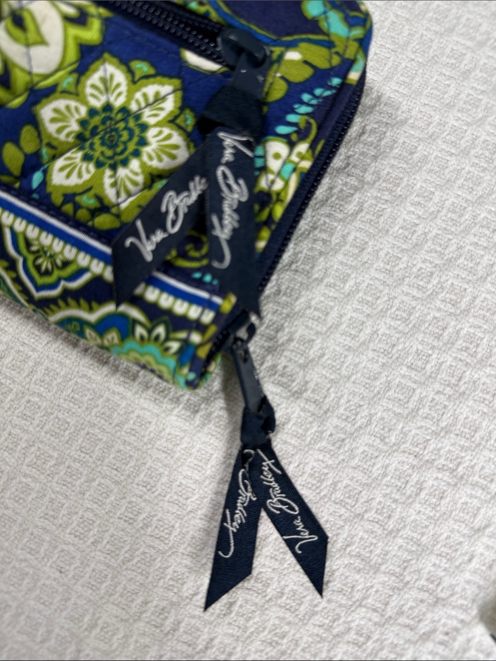 Vera Bradley turn lock wallet in Rhythm & Blues pattern - Picture 5 of 8